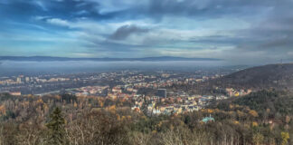 Szumawa i Karkonosze z Klinovca: Karlove Vary, Rudawy, Klinovec